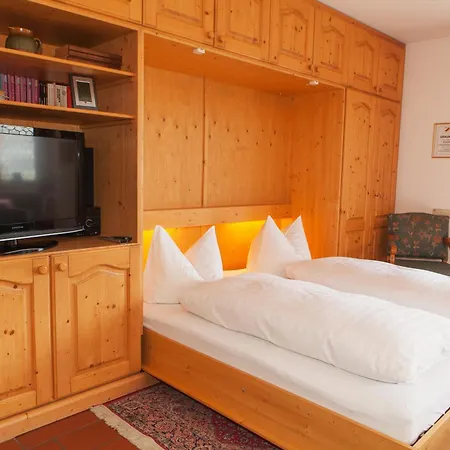 Fruehlingshof Apartment *